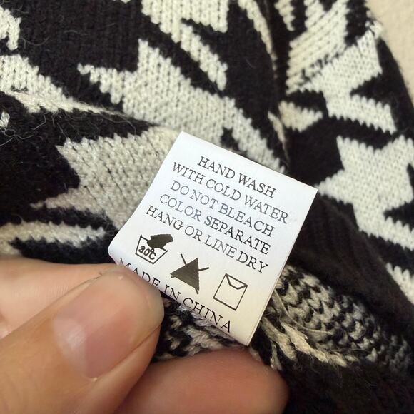 Altar’d State Black White Houndstooth Cropped Sweater Size L - Picture 6 of 6